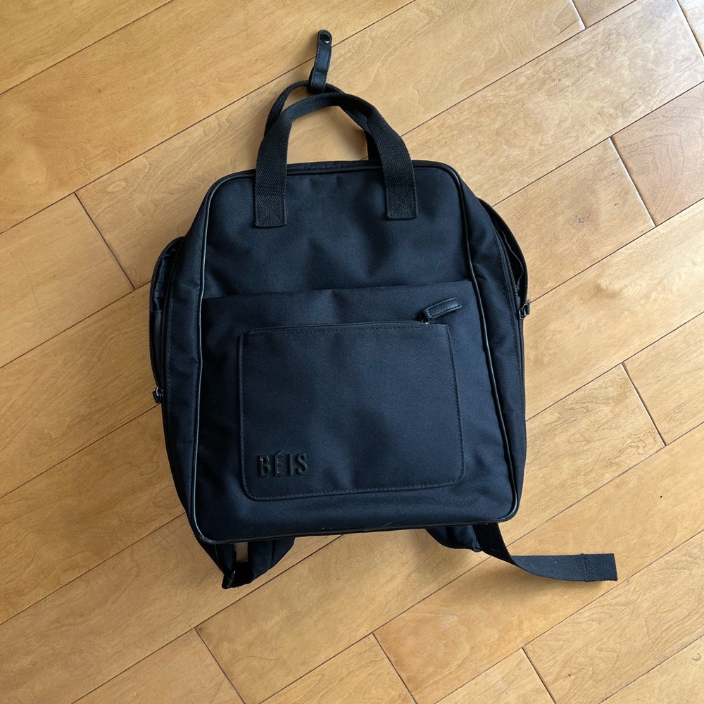 Beis The Expandable Backpack 
in Black